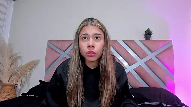 Rachell criss online show from 06-02-26, 04:23