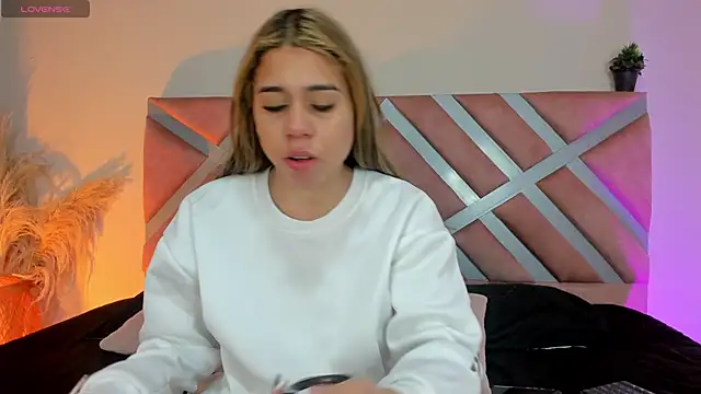Rachell criss online show from 05-28-26, 03:58
