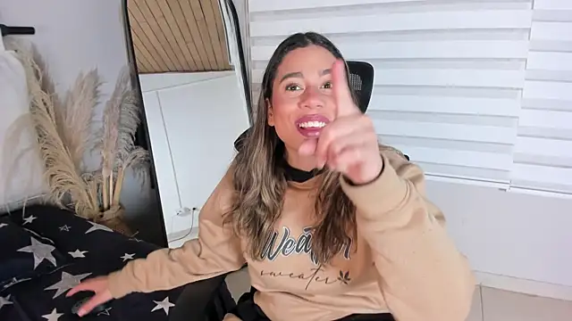 Rachell criss online show from 11-05-25, 03:53