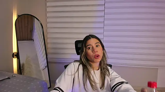 Rachell criss online show from 11-09-25, 04:16