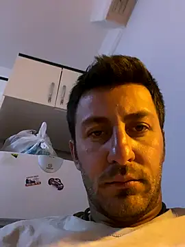 Snapshot of emredenizz07 chatting on 10-07-25, 05:03 emredenizz07 online show from 10-07-25, 05:03