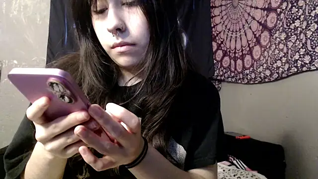 Snapshot of London_Ray chatting on 06-05-26, 10:37 London Ray online show from 06-05-26, 10:37