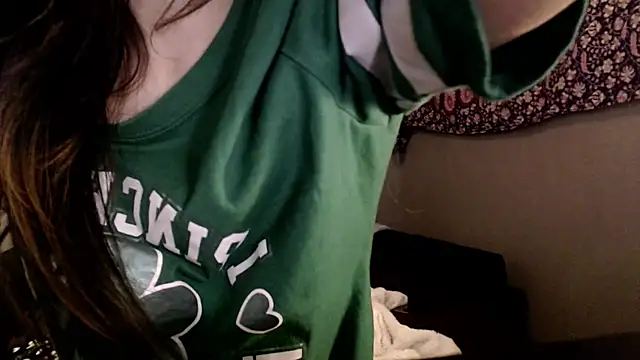Snapshot of London_Ray chatting on 05-13-26, 02:40 London Ray online show from 05-13-26, 02:40