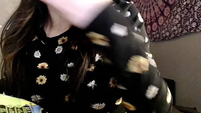 Snapshot of London_Ray chatting on 05-22-26, 01:36 London Ray online show from 05-22-26, 01:36