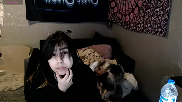 Snapshot of London_Ray chatting on 10-22-25, 02:22 London Ray online show from 10-22-25, 02:22