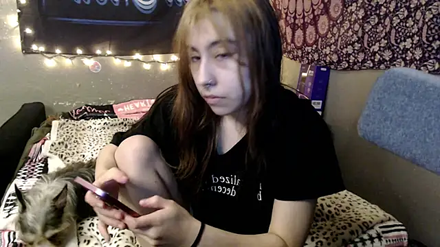 Snapshot of London_Ray chatting on 06-25-26, 10:26 London Ray online show from 06-25-26, 10:26