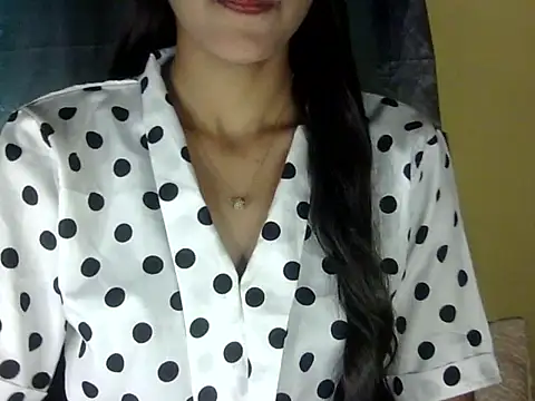 Snapshot of zara_Khan0 chatting on 10-12-25, 02:13 zara Khan0 online show from 10-12-25, 02:13