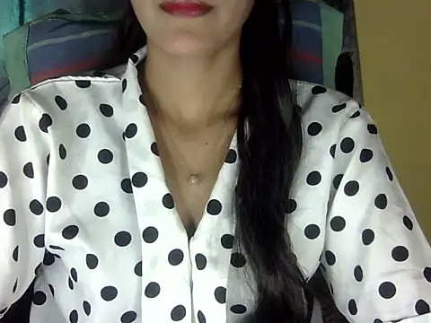 Snapshot of zara_Khan0 chatting on 10-17-25, 03:32 zara Khan0 online show from 10-17-25, 03:32