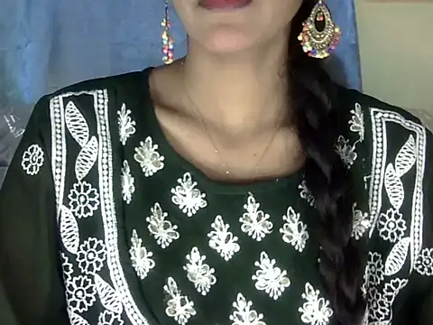 Snapshot of zara_Khan0 chatting on 09-27-25, 04:40 zara Khan0 online show from 09-27-25, 04:40