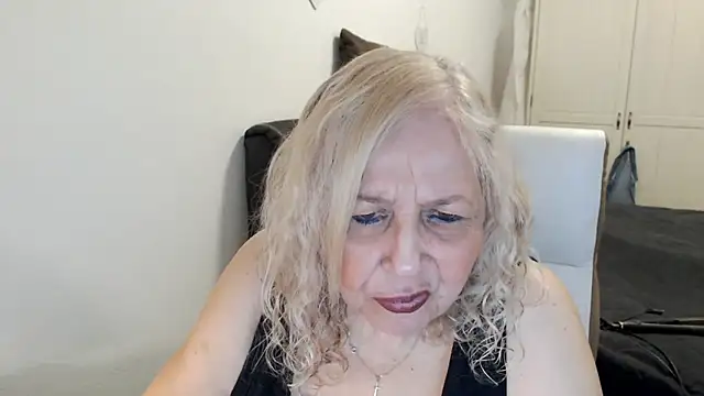 Snapshot of SusiLifeXXX chatting on 05-27-26, 07:54 SusiLifeXXX online show from 05-27-26, 07:54