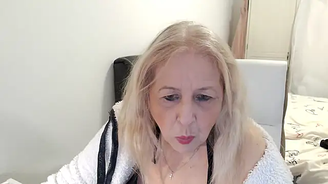 Snapshot of SusiLifeXXX chatting on 05-17-26, 08:20 SusiLifeXXX online show from 05-17-26, 08:20