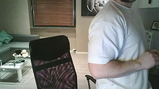 Dartanjanas13 online show from 10-31-25, 08:16