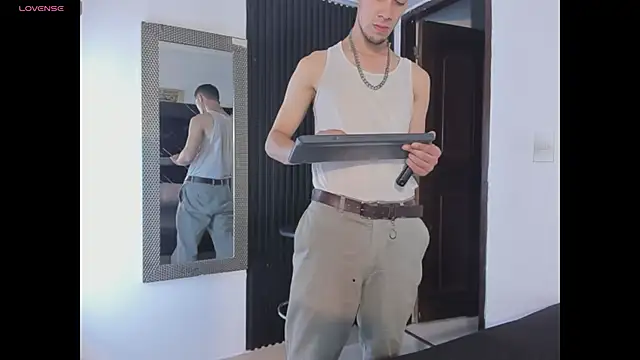 Snapshot of _Axel_09 chatting on 05-31-26, 04:07 Axel 09 online show from 05-31-26, 04:07
