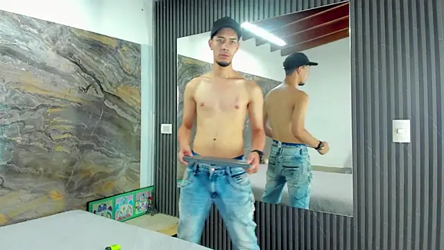 Snapshot of _Axel_09 chatting on 10-08-25, 04:03 Axel 09 online show from 10-08-25, 04:03