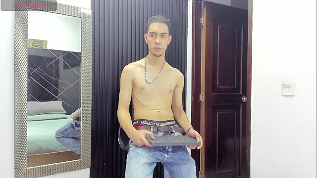 Snapshot of _Axel_09 chatting on 05-23-26, 04:11 Axel 09 online show from 05-23-26, 04:11
