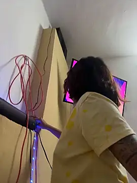 Nia Desire online show from 12-16-25, 08:07