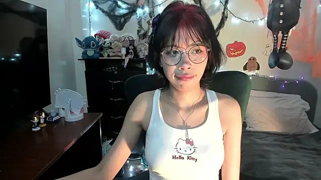 Snapshot of dolliette24 chatting on 10-21-25, 03:28 dolliette24 online show from 10-21-25, 03:28