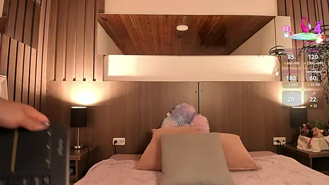 Snapshot of Violet_carson chatting on 05-30-26, 12:00 Violet carson online show from 05-30-26, 12:00