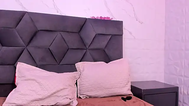 Snapshot of Maia_Park chatting on 10-11-25, 12:28 Maia Park online show from 10-11-25, 12:28