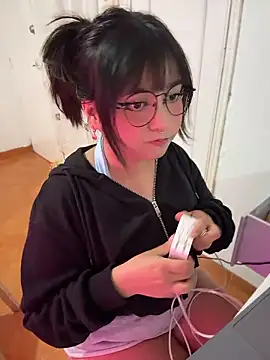 Snapshot of Lolii_Zoe chatting on 01-08-26, 09:32 Lolii Zoe online show from 01-08-26, 09:32