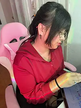 Snapshot of Lolii_Zoe chatting on 12-17-25, 08:25 Lolii Zoe online show from 12-17-25, 08:25