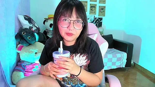 Snapshot of Lolii_Zoe chatting on 10-06-25, 12:56 Lolii Zoe online show from 10-06-25, 12:56