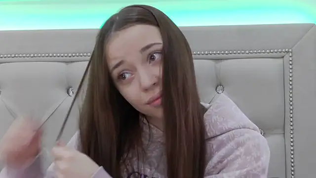 Snapshot of ZoeyNeal chatting on 03-01-26, 02:17 ZoeyNeal online show from 03-01-26, 02:17