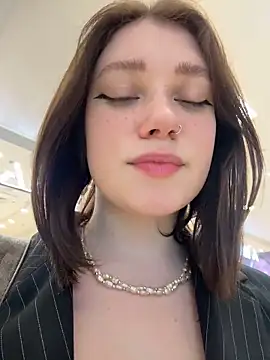 lucy-joy online show from 12-23-25, 07:40