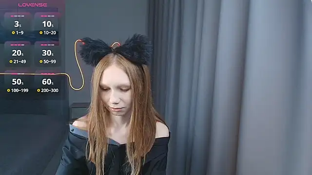 Snapshot of FoxyMira chatting on 09-23-25, 01:29 FoxyMira online show from 09-23-25, 01:29
