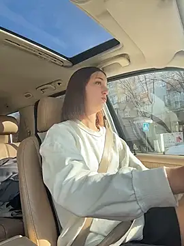 DollyTall online show from 10-31-25, 07:27