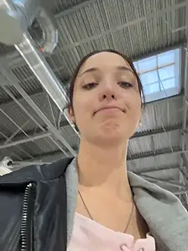 DollyTall online show from 10-21-25, 11:42