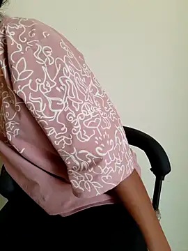 Snapshot of AnkitaDevi chatting on 06-18-26, 04:11 AnkitaDevi online show from 06-18-26, 04:11