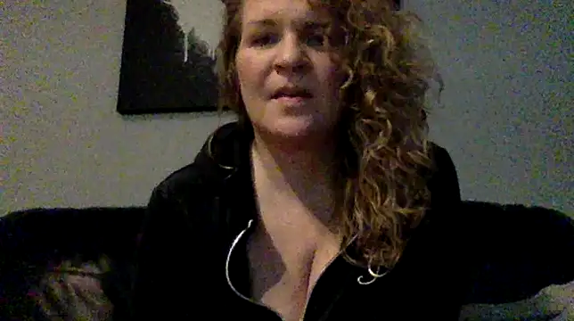 Snapshot of less-is-moore chatting on 02-01-26, 12:25 less-is-moore online show from 02-01-26, 12:25