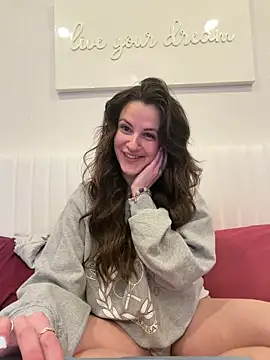 heyitsmadig online show from 04-06-26, 01:56