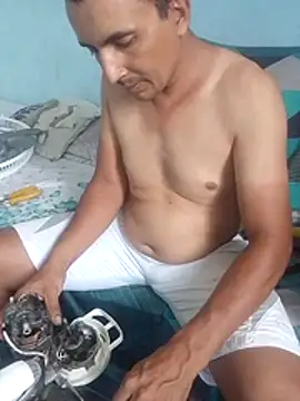 miroqui143 online show from 12-14-25, 04:34