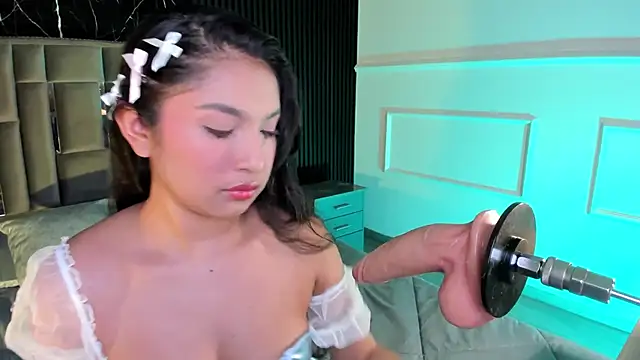 Amberashford online show from 10-11-25, 03:51