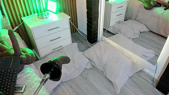 Amberashford online show from 05-14-26, 03:25