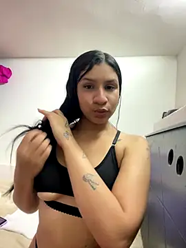 Snapshot of Danny_gonza chatting on 09-24-25, 01:24 Danny gonza online show from 09-24-25, 01:24