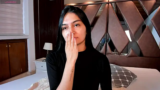 Snapshot of AidaJones chatting on 04-16-26, 11:33 AidaJones online show from 04-16-26, 11:33