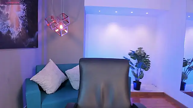 Snapshot of AidaJones chatting on 11-19-25, 11:21 AidaJones online show from 11-19-25, 11:21