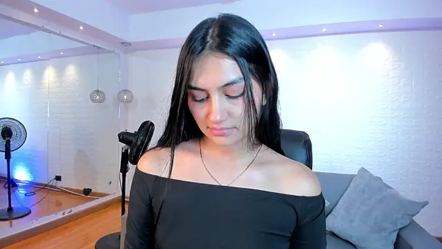 Snapshot of AidaJones chatting on 12-14-25, 01:17 AidaJones online show from 12-14-25, 01:17