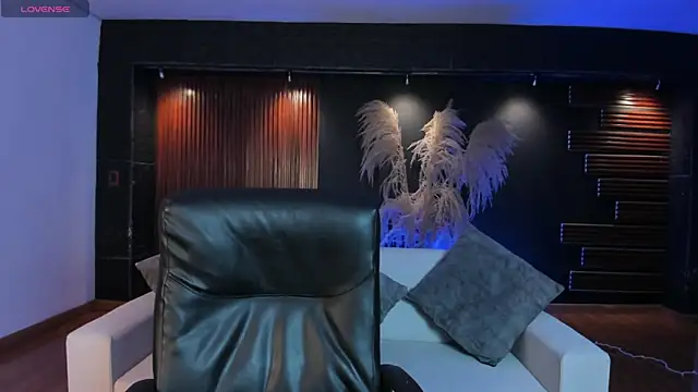 Snapshot of AidaJones chatting on 11-12-25, 01:48 AidaJones online show from 11-12-25, 01:48