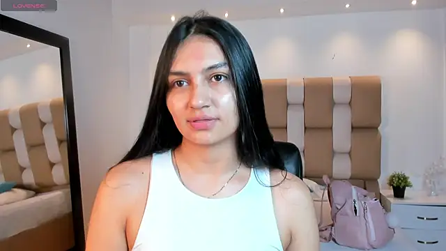 Snapshot of AidaJones chatting on 12-17-25, 11:37 AidaJones online show from 12-17-25, 11:37