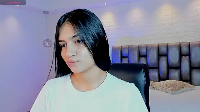 Snapshot of AidaJones chatting on 04-10-26, 12:01 AidaJones online show from 04-10-26, 12:01