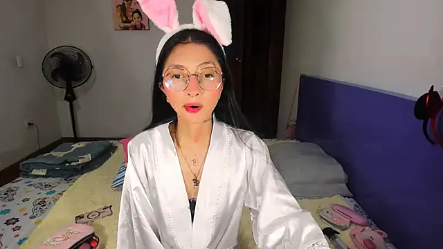Snapshot of Anais_lux chatting on 04-30-26, 12:06 Anais lux online show from 04-30-26, 12:06