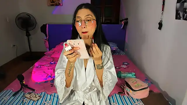 Snapshot of Anais_lux chatting on 06-02-26, 12:10 Anais lux online show from 06-02-26, 12:10