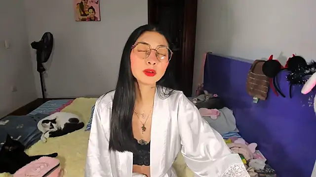 Snapshot of Anais_lux chatting on 04-23-26, 12:39 Anais lux online show from 04-23-26, 12:39