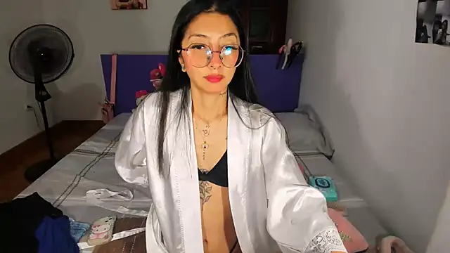 Snapshot of Anais_lux chatting on 05-15-26, 11:36 Anais lux online show from 05-15-26, 11:36