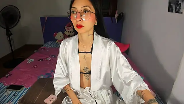 Snapshot of Anais_lux chatting on 05-22-26, 12:19 Anais lux online show from 05-22-26, 12:19