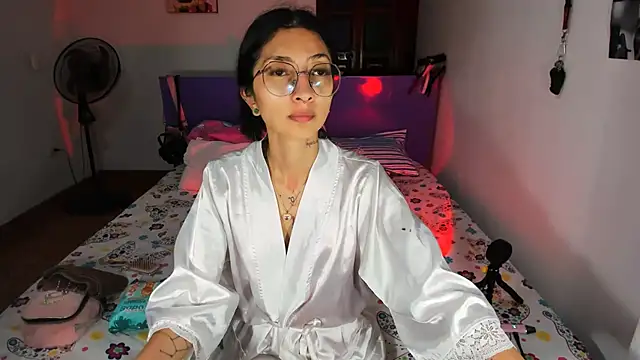 Snapshot of Anais_lux chatting on 06-06-26, 11:54 Anais lux online show from 06-06-26, 11:54